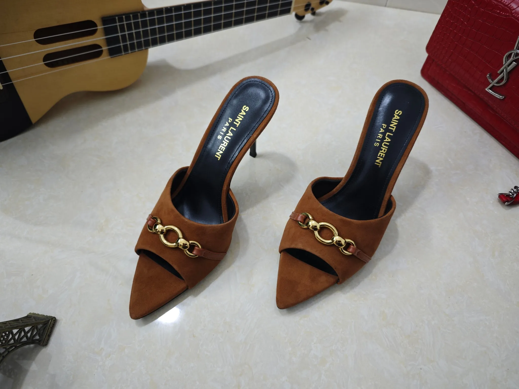 👟👟Ex-factory price 520👟👟【Saint Laurent】Yves Saint Laurent, stiletto heel YSL sandals💃2025 early spring counter synchronizes the latest styles, YSL, decoration👠 Classic and high-quality glamorous masterpieces, the hottest spring and summer series in the counter, with temperament, fashion, classic and attractive design style 😌The effect on the feet is particularly beautiful〰️, the materials are imported from Italy 🇮🇹Black sheep, lining, and foot pads; sheepskin, mid-heeled sandals, size 35-41 (34.41.42 must be customized, non-refundable) outsole; imported genuine leather outsole, with full counter packaging